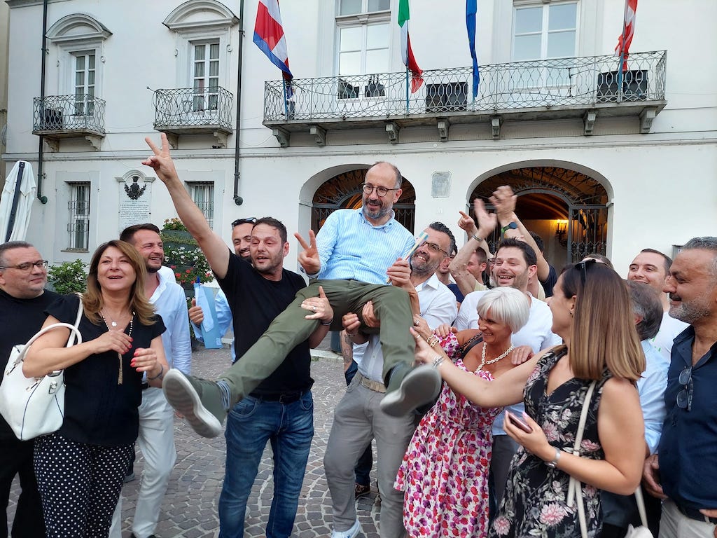 Maurizio Rasero festeggiato per la vittoria del 2022