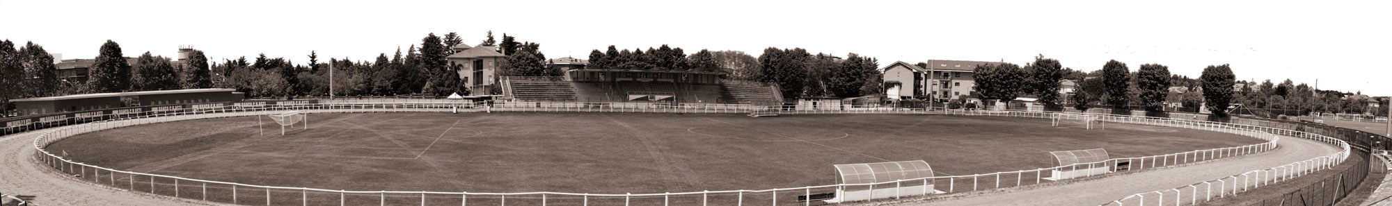 Una vista panoramica dello stadio di Asti che nel 1995 è stato intitolato a Censin Bosia. Foto di Lorenzo Monticone