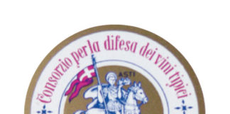 I signori del brindisi L'evoluzione del marchio del Consorzio disegnato nel 1932 da Ottavio Baussano. Il San Secondo a cavallo è rimasto al centro pur nell'ammodernamento dell'interpretazione grafica fino ai giorni nostri