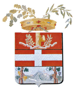 Il primo stemma della Provincia di Asti previsto dl decreto del 1938. Conteneva anche un fascio littorio poi “epurato” dopo la Liberazione. Sono rimasti le colline, le cascine e i grappoli d’uva