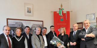 Provincia L'ultima giunta provinciale in carica fino all'ottobre 2012 con la presidente Armosino, al centro con il mazzo di fiori, e gli assessori (da sinistra): Ferraris, Conti, Marinetto, Baudo, Versè, Cardona, Sodano, Brusa
