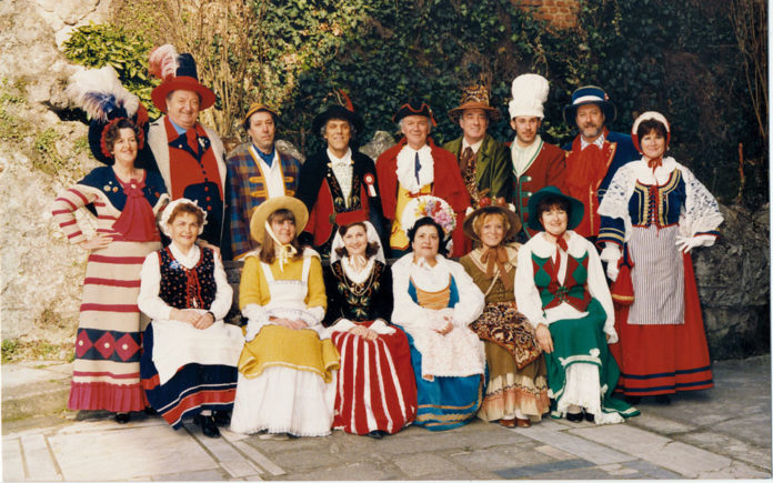 Mezzo secolo di pietre che parlano Famija d’le maschere astesane nel 1991