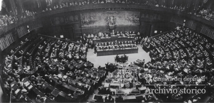 L’Astigiano elesse sei padri costituenti La prima seduta dell’Assemblea Costituente convocata il 25 giugno 1946. Alla presidenza fu eletto il socialista Giuseppe Saragat Foto Archivio Storico Camera dei Deputati