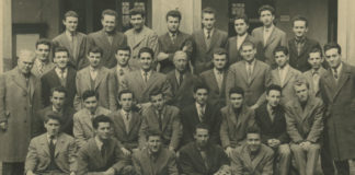 Maturità 1957, il racconto di una classe La foto di classe della Quinta A ragionieri del Giobert scattata nella primavera del 1957