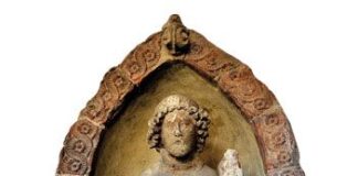 A Quarto la vera statua. Sulla Collegiata una controfigura