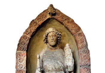 A Quarto la vera statua. Sulla Collegiata una controfigura