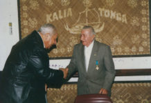 L’astigiano più famoso dei Mari del Sud Giulio Massasso divenuto Console d’Italia, ricevuto dall’amico re Tupou IV di cui è stato per anni consigliere agricolo