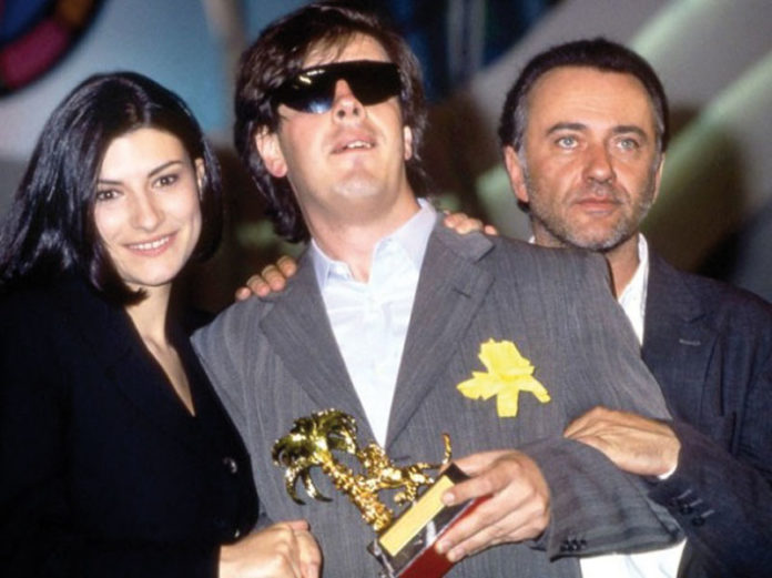 Accadde nel primo trimestre 2004-1914 Aleandro Baldi, al centro, vincitore del Festival di Sanremo 1994 con Giorgio Faletti, secondo, e Laura Pausini, terza.