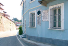 Due lapidi vicine e una storia d’amore dell’Ottocento