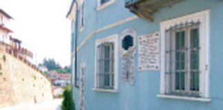 Due lapidi vicine e una storia d’amore dell’Ottocento