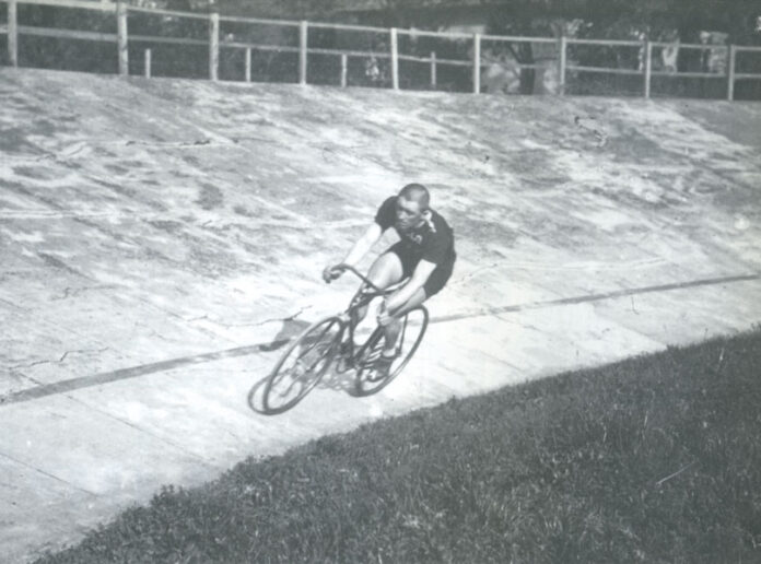 Accadde nel quarto trimestre 2003-1913 Giovanni Gerbi sulla pista delle Cascine di Firenze su cui ha stabilito il record del mondo delle 3 e delle 6 ore il 20 novembre 1913