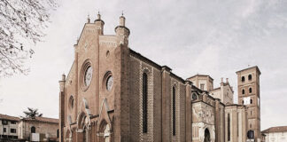 Perché non asfaltiamo piazza Cattedrale? Un dubbio “turistico”