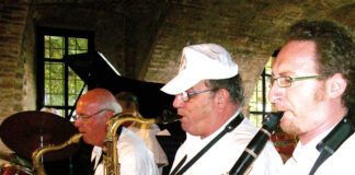 Sax e clarinetto suonati a occhi chiusi e a cuore aperto
