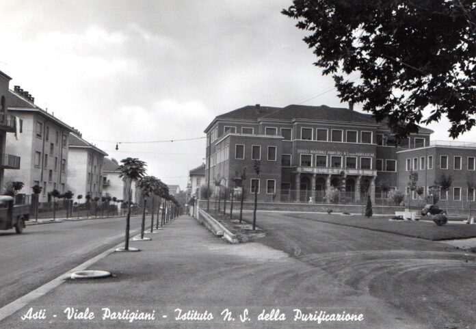 Noi che abbiamo giocato sotto gli alberi di corso Regina