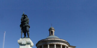 I graffiti di Casorzo sulla “chiesa giornale”