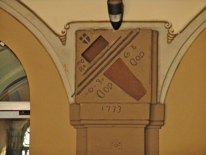 Mattoni, coppi, rasi sulla pietra delle antiche misure