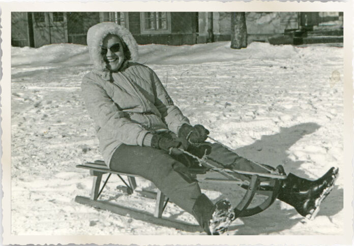 Alle prime nevicate ecco la vecchia slitta in legno