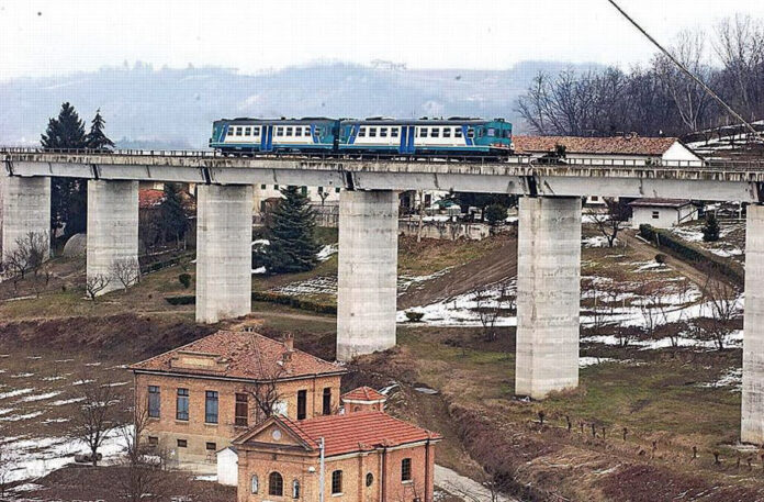 I 145 inutili piloni della ferrovia Asti-Castagnole