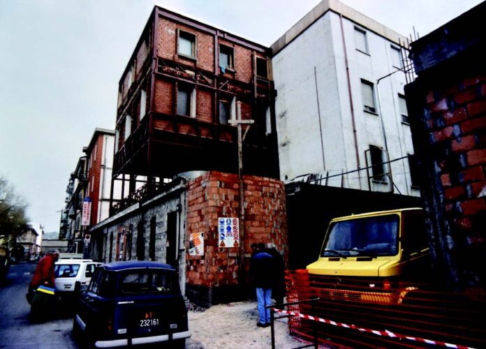 Il «dente d’oro» di Nizza. Una storia cariata